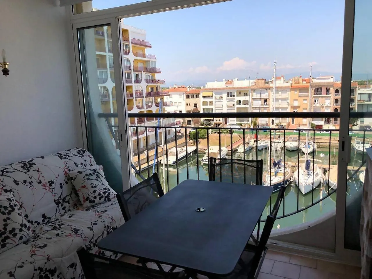 Awaydays 67 Estudio Con Vistas Al Canal Empuriabrava
